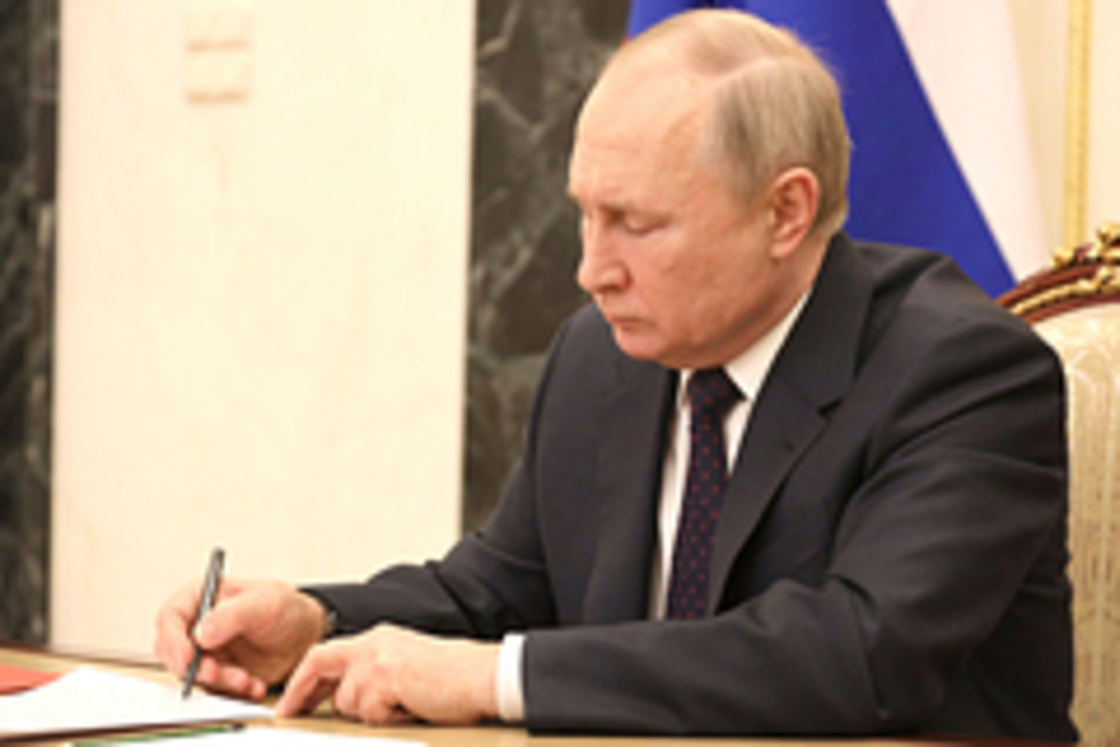 В. Путин на следующей неделе обсудит индексацию соцвыплат