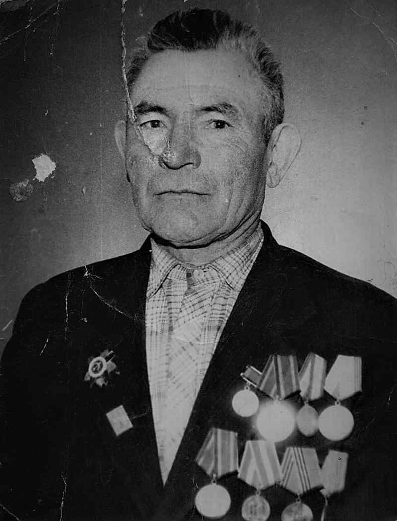 Ушёл на войну со своими четырьмя сыновьями…