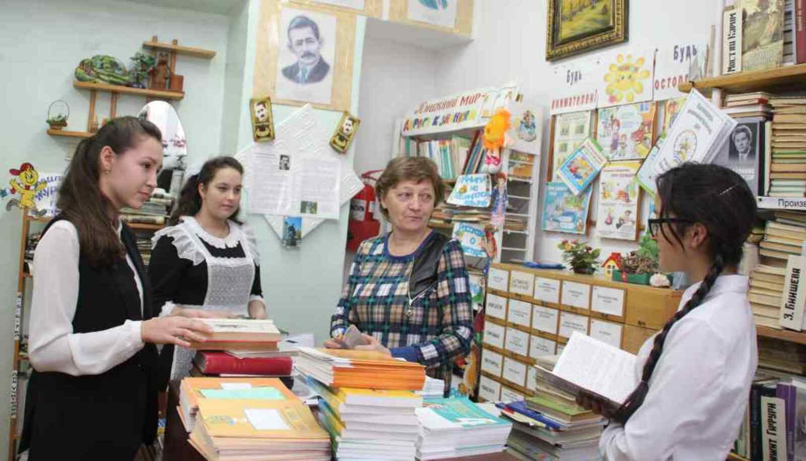 «Несмотря на прогресс интернет-технологий, дети продолжают читать книги», – уверяет Галина Калачигова.
