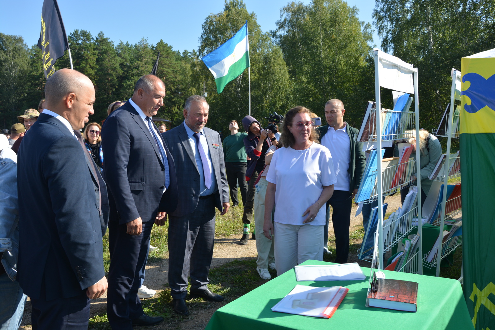 В Гафурийском районе отметили День государственного флага
