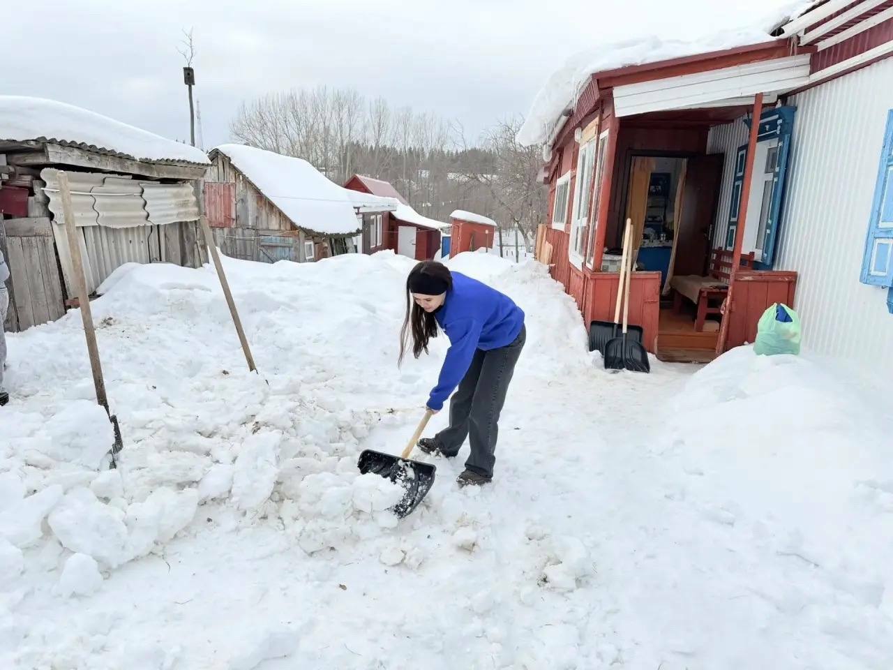 «Молодая Гвардия» помогает ветеранам