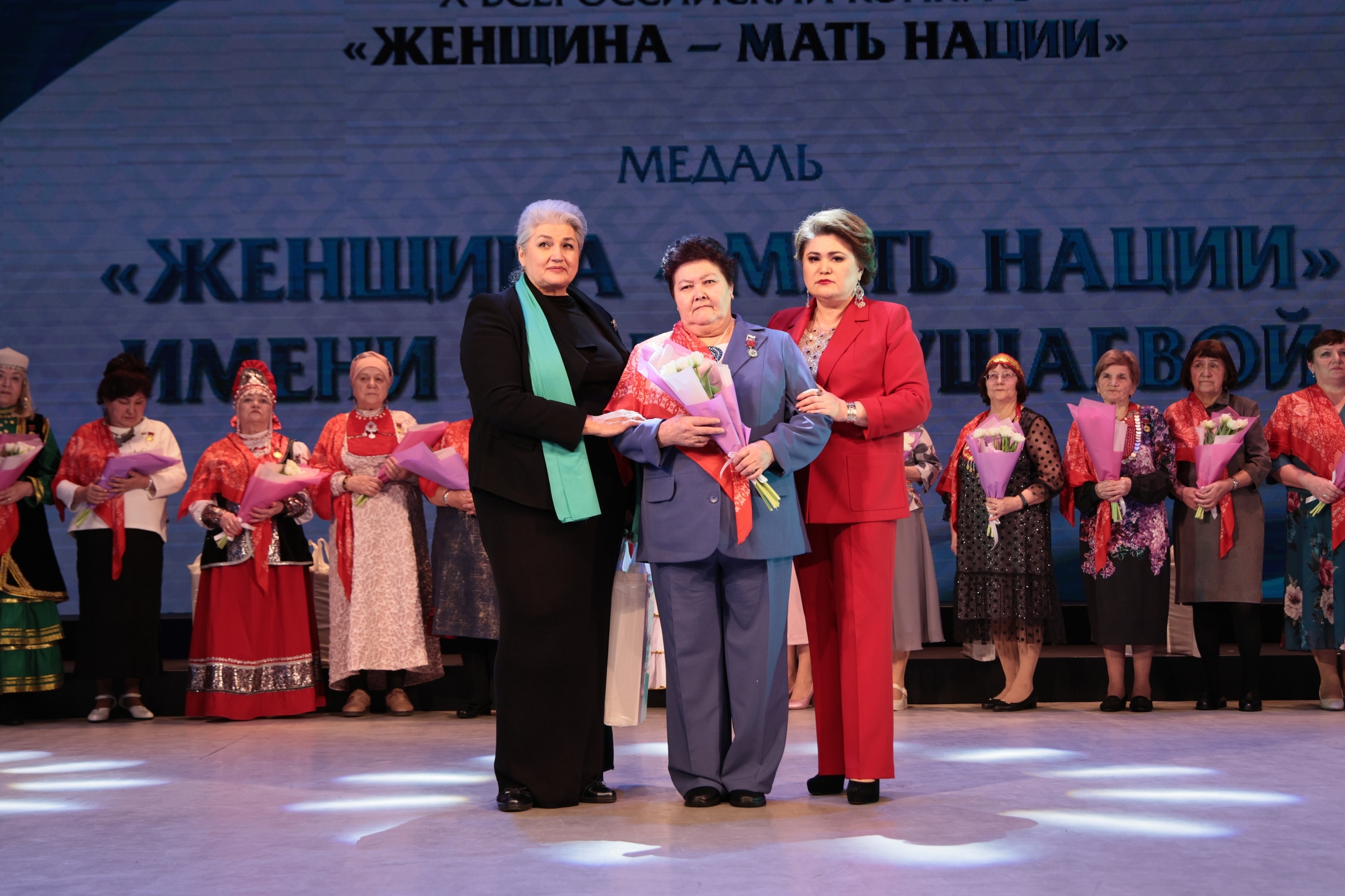 Жительница района М. Лукманова - победитель конкурса "Женщина - мать нации"!