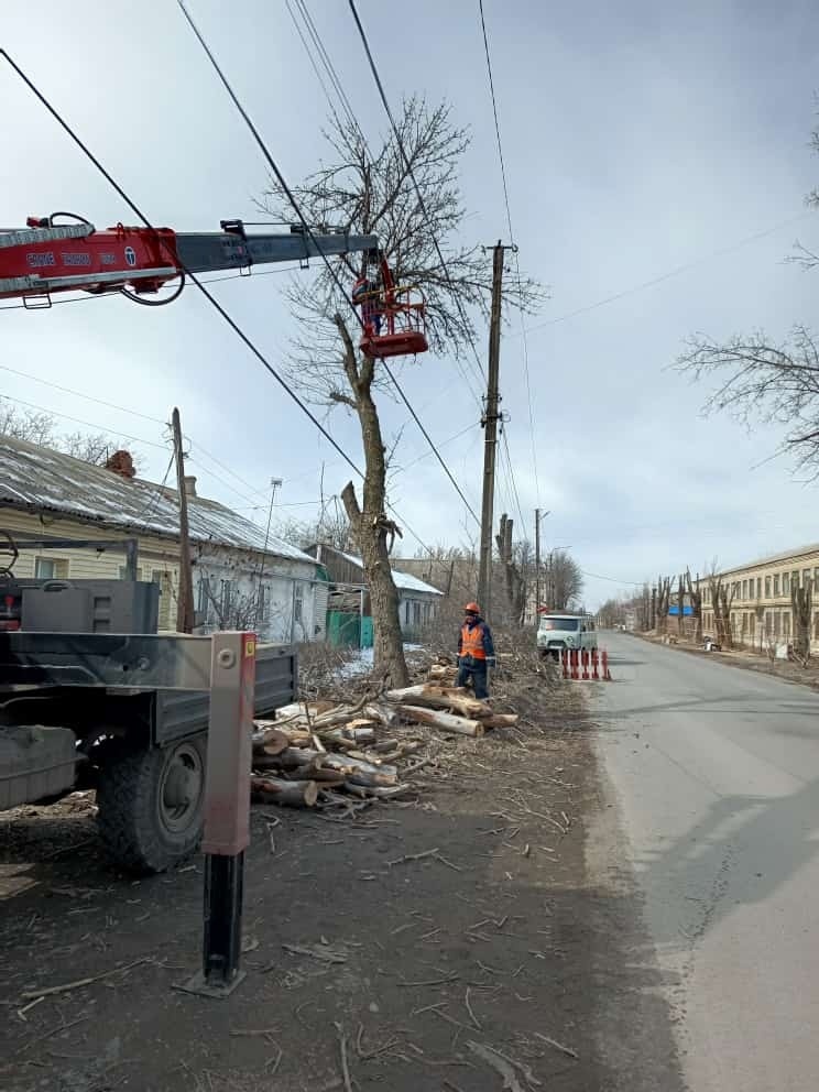 Жители с. Красноусольский приняли участие в ремонтно-восстановительных работах в ЛНР