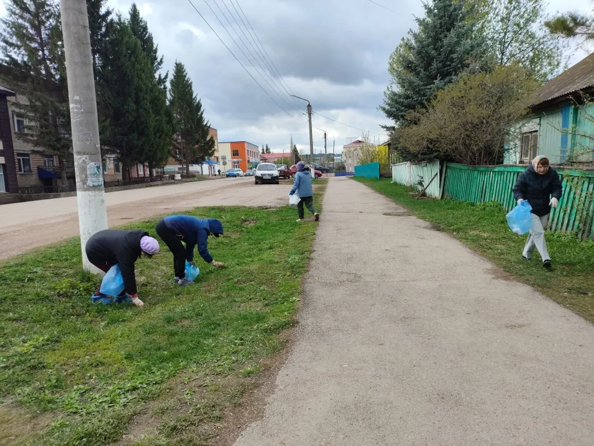 Гафурийские журналисты вышли на субботник