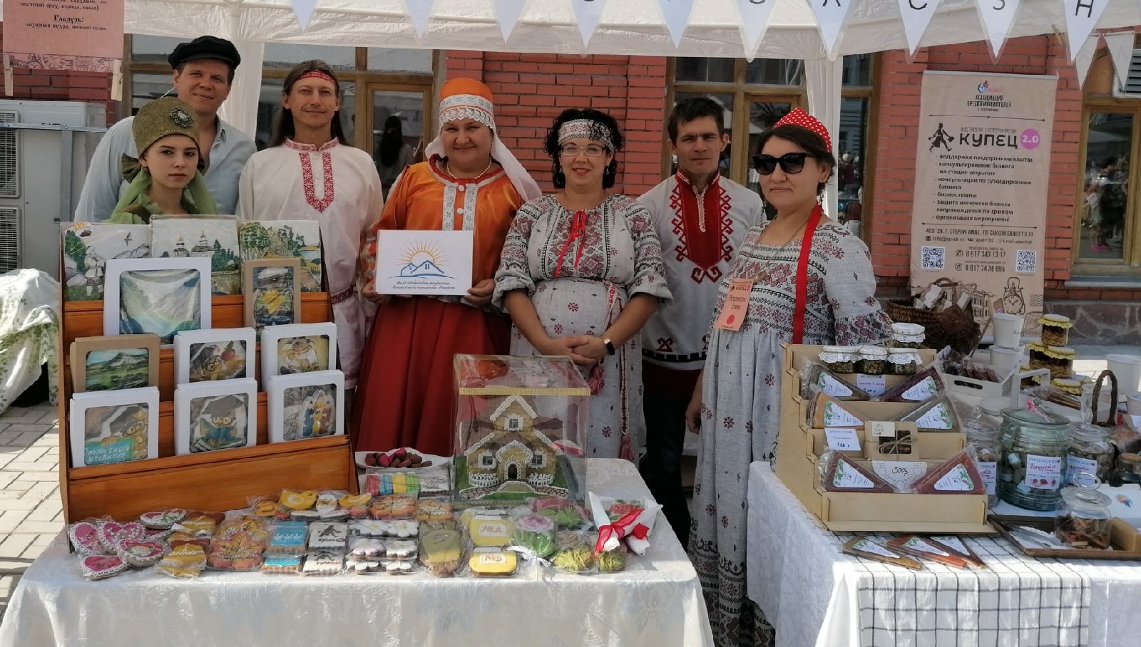 На фестивале «Купец 2.0» в Стерлитамаке Глава Башкирии ознакомился с выставками умельцев из Гафурийского района