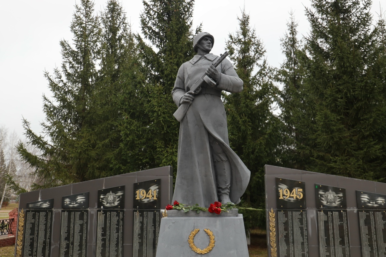 В День Неизвестного Солдата в Гафурийском районе состоялся митинг