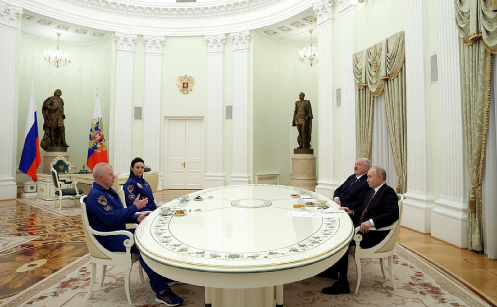 Владимир Путин встретился с космонавтами – участниками 21-й экспедиции на МКС