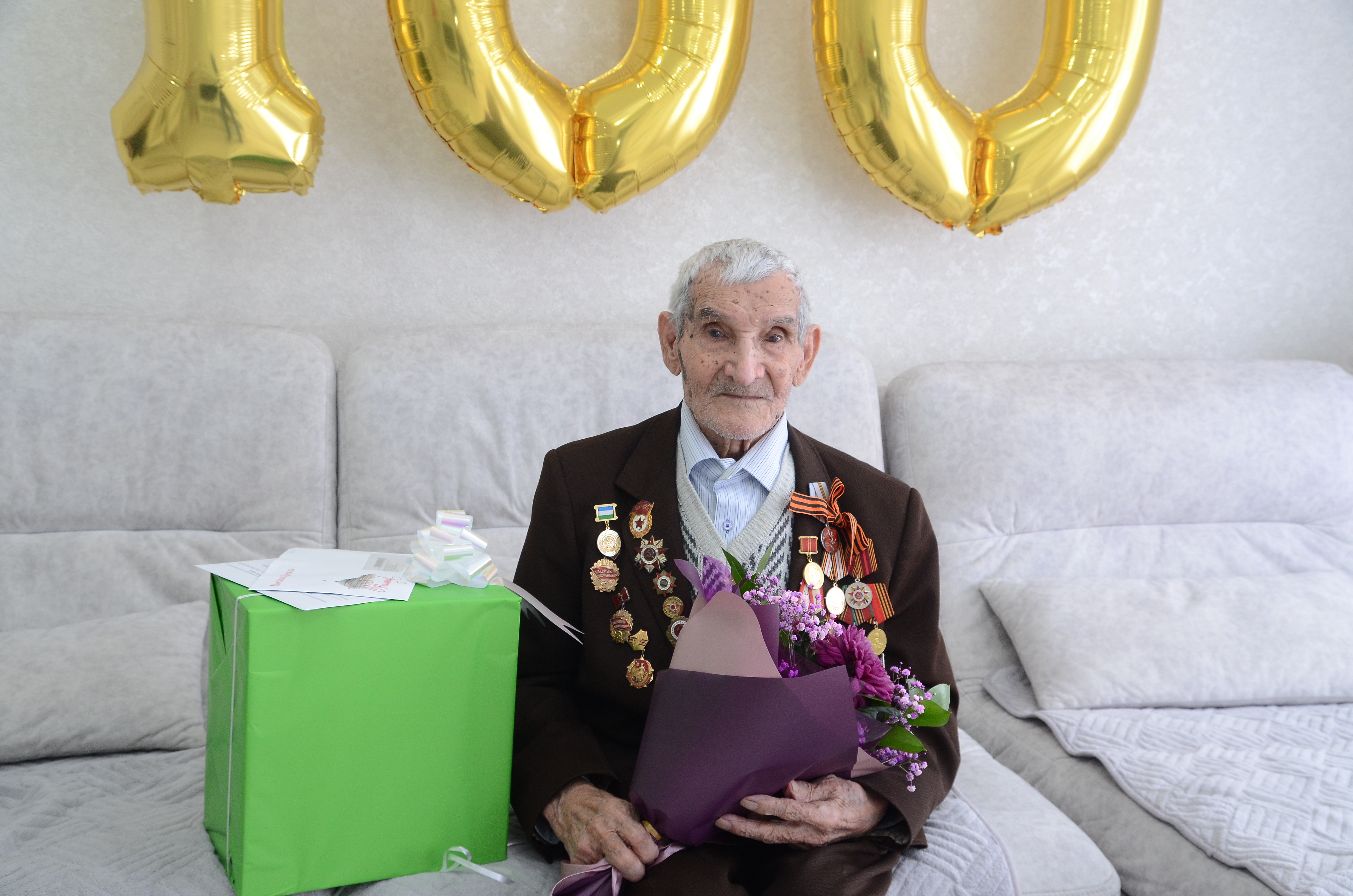 Ветерана войны поздравили со 100-летием