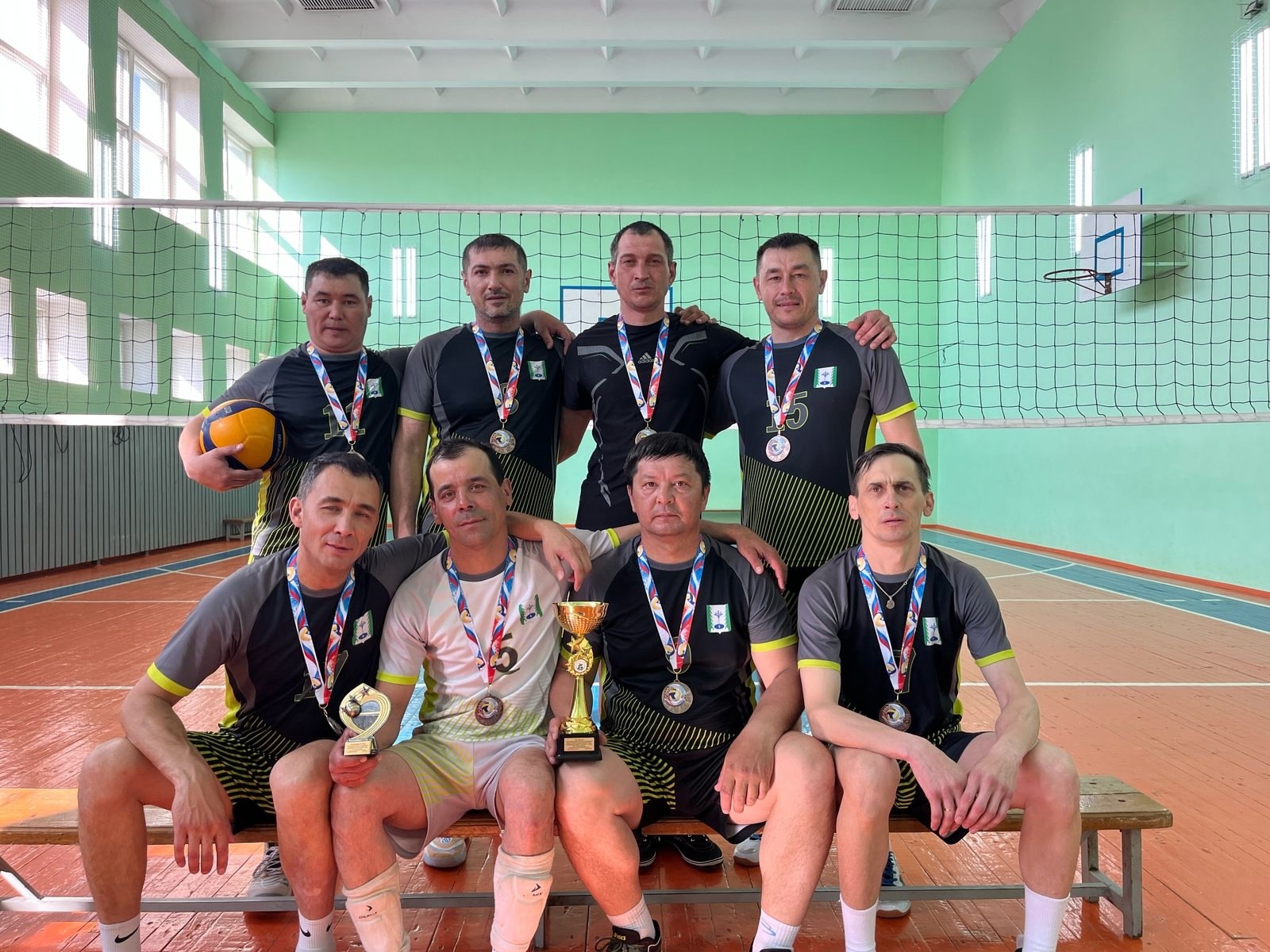 Волейболисты Гафурийского района – вторые и третьи в республиканском турнире!