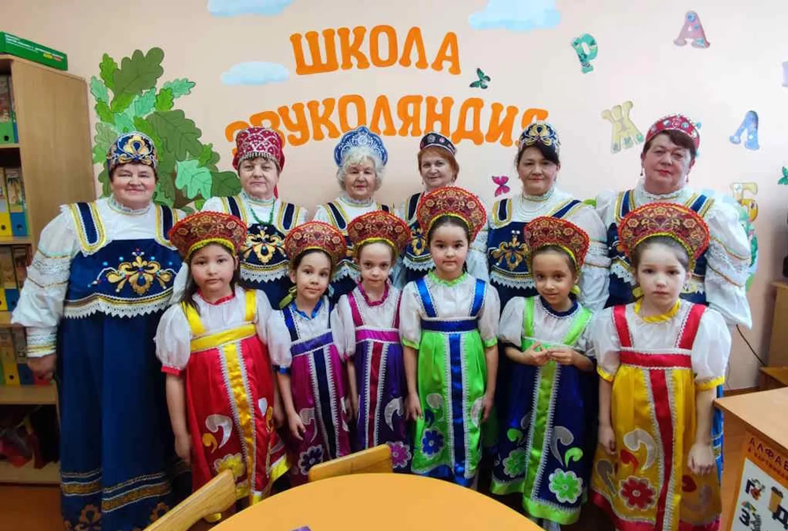 В «Рябинушке» любовались «Красотой кокошника»