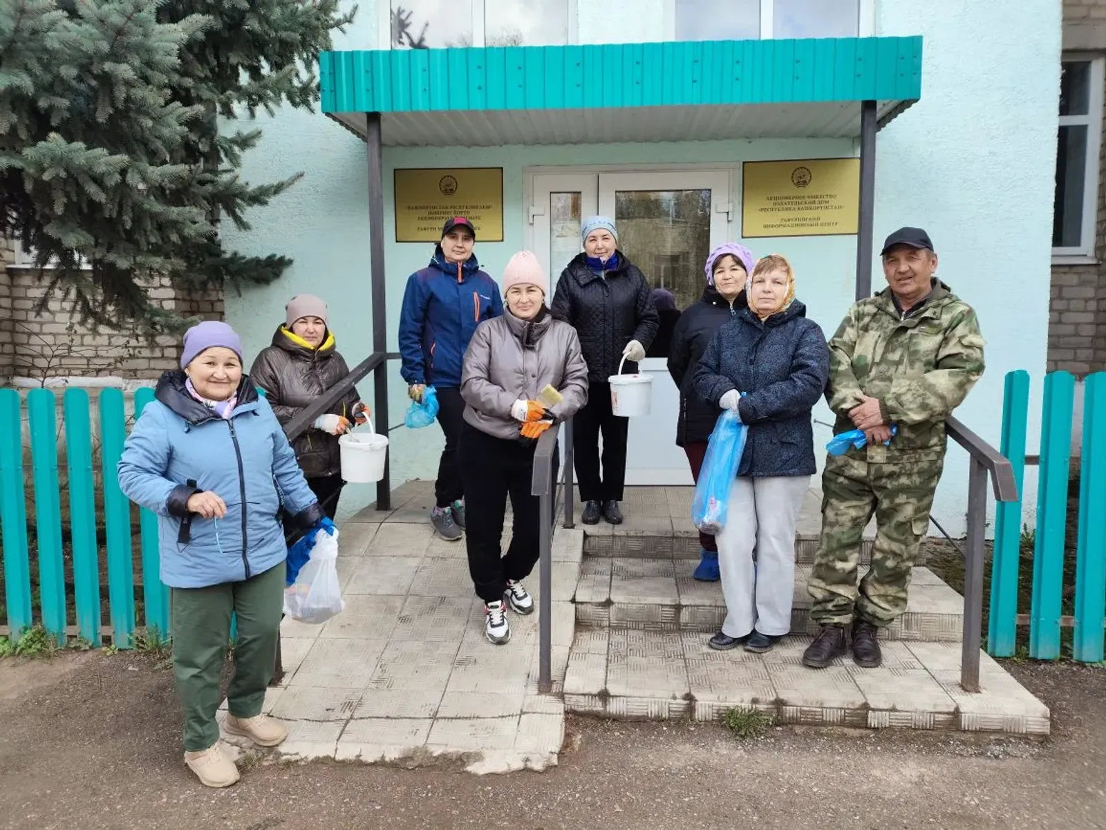 Гафурийские журналисты вышли на субботник