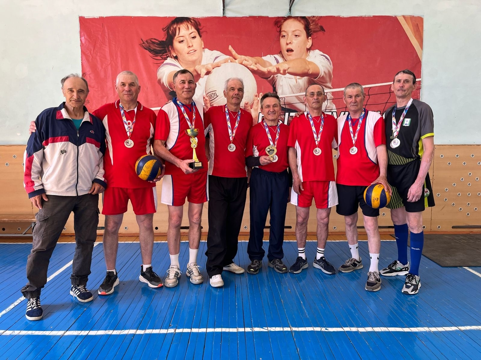 Волейболисты Гафурийского района – вторые и третьи в республиканском турнире!