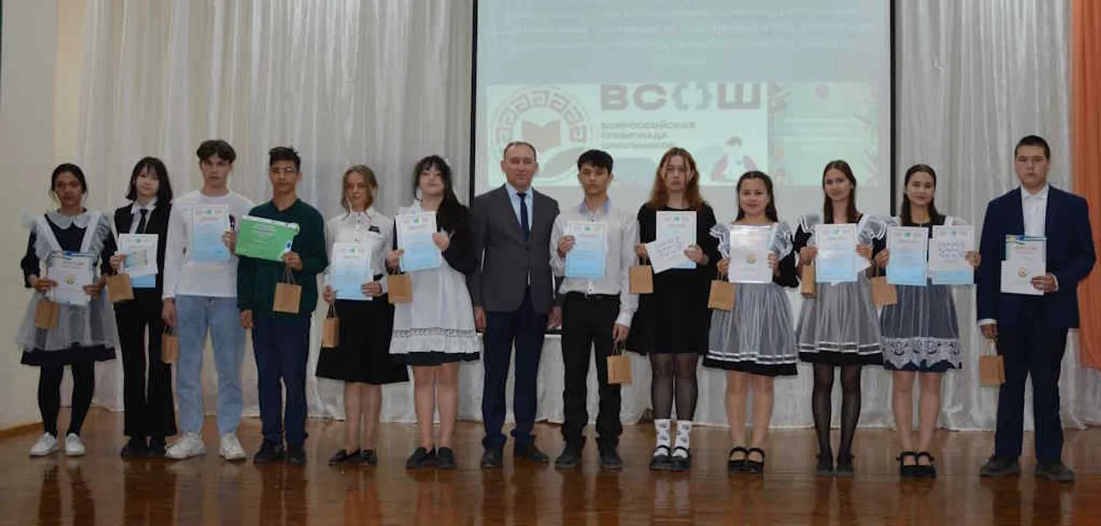 И собственных Платонов, и быстрых разумом Невтонов…
