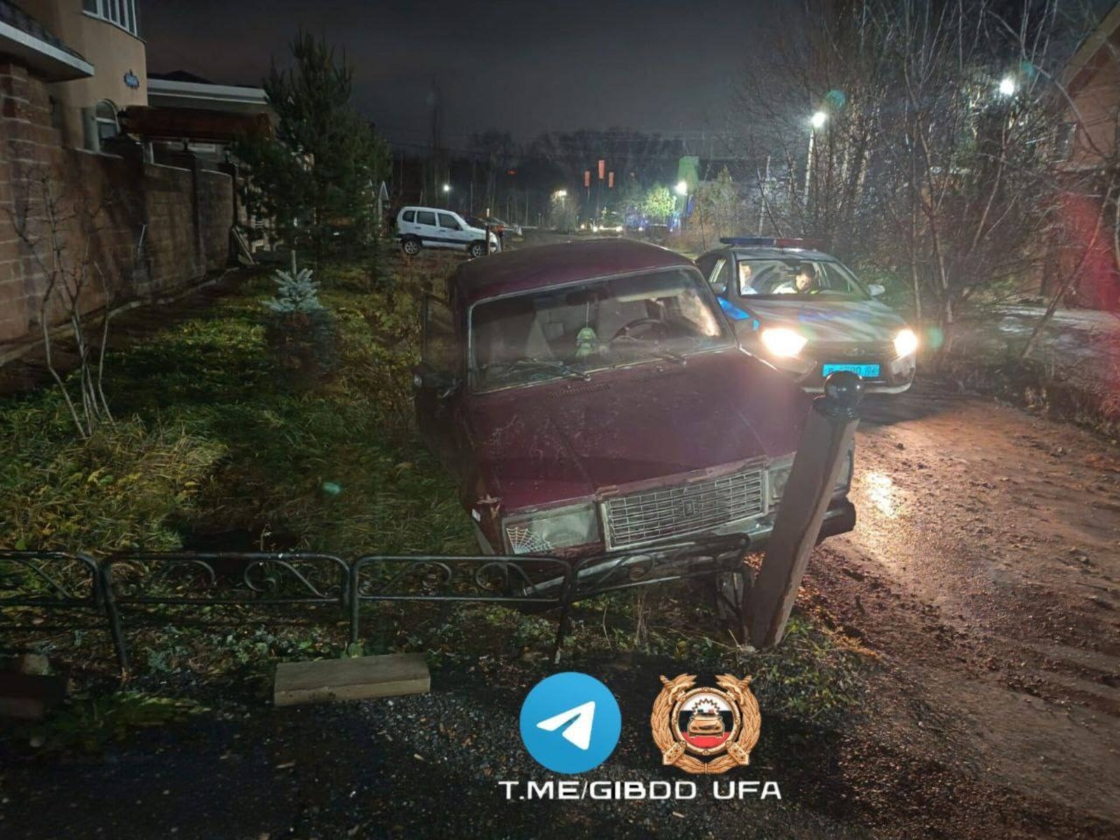 В Уфе школьник за рулем «ВАЗа» снес забор