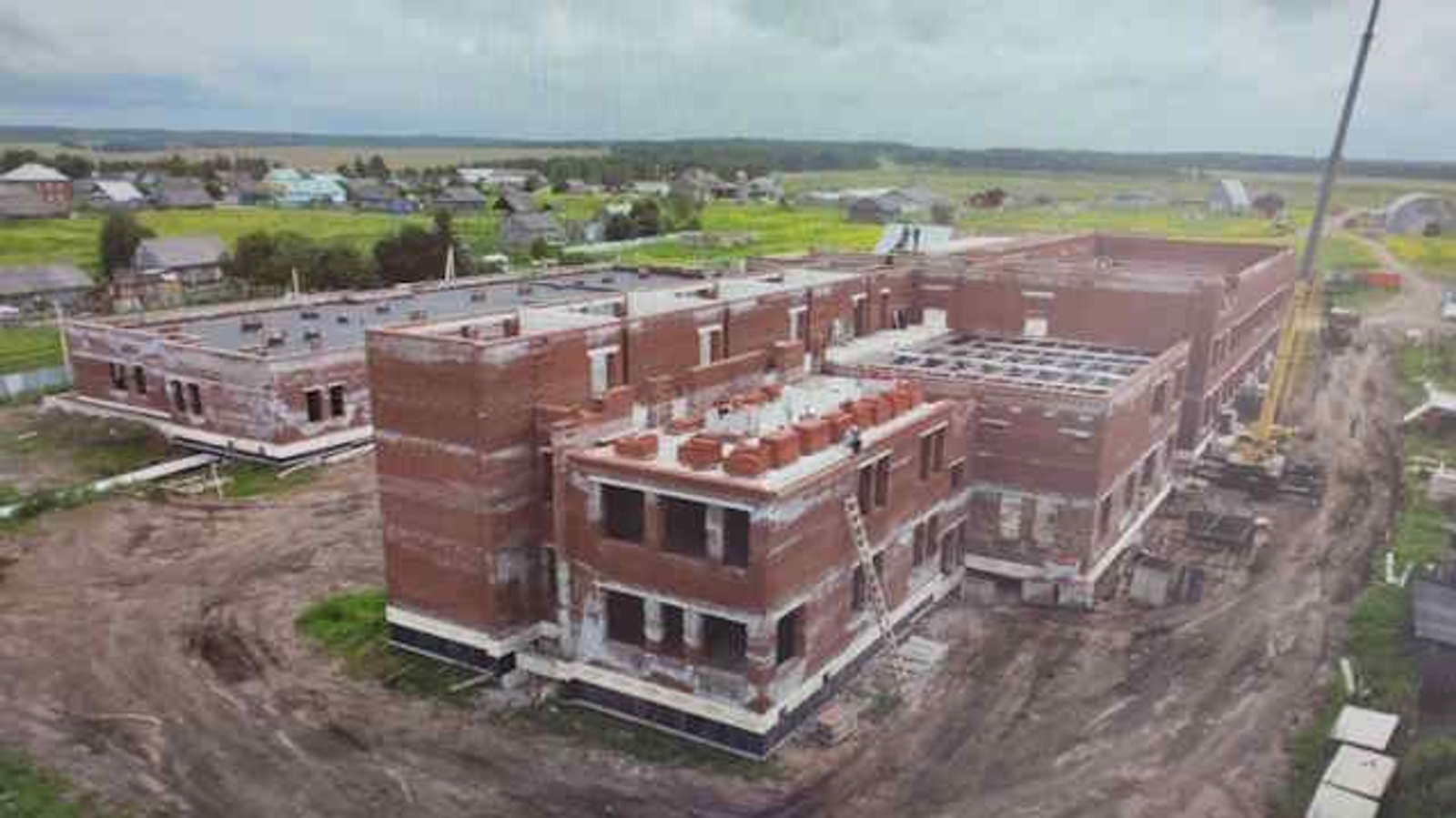 С Днём строителя!