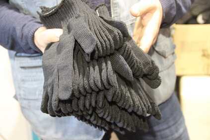 Предприниматель из Приютово начал производство рабочих перчаток