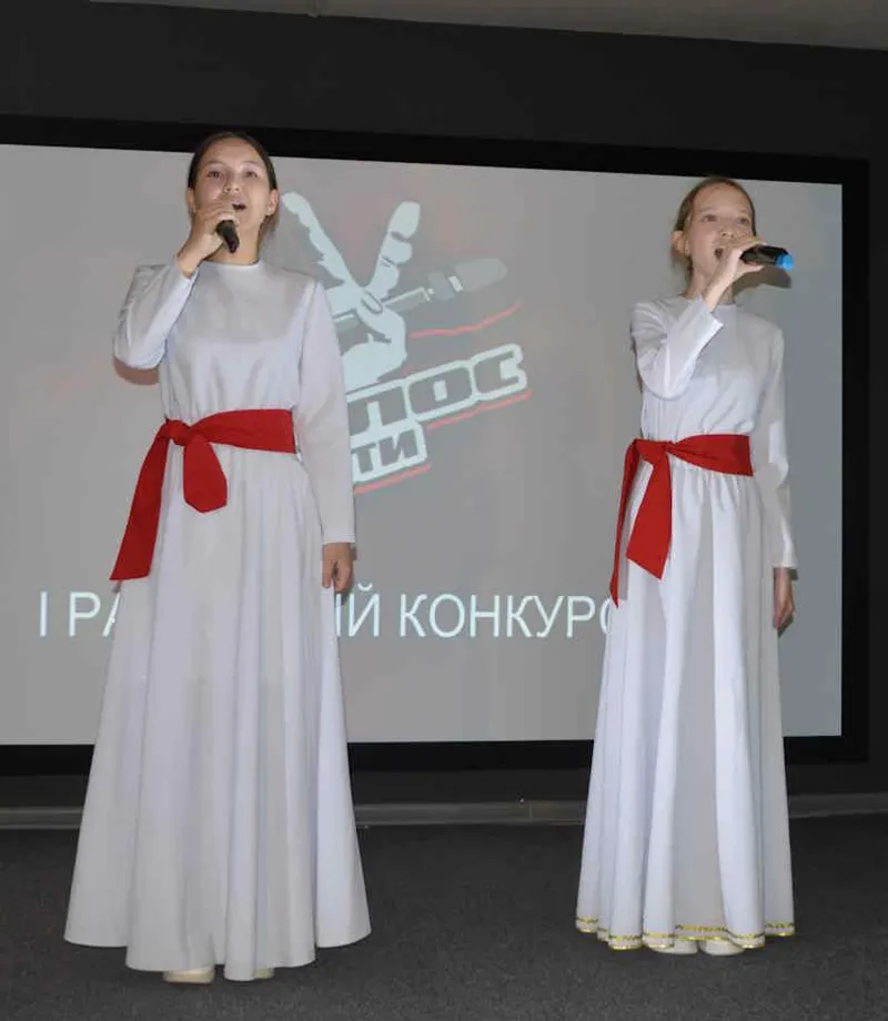«Снова в этом зале звёзды засияли…»