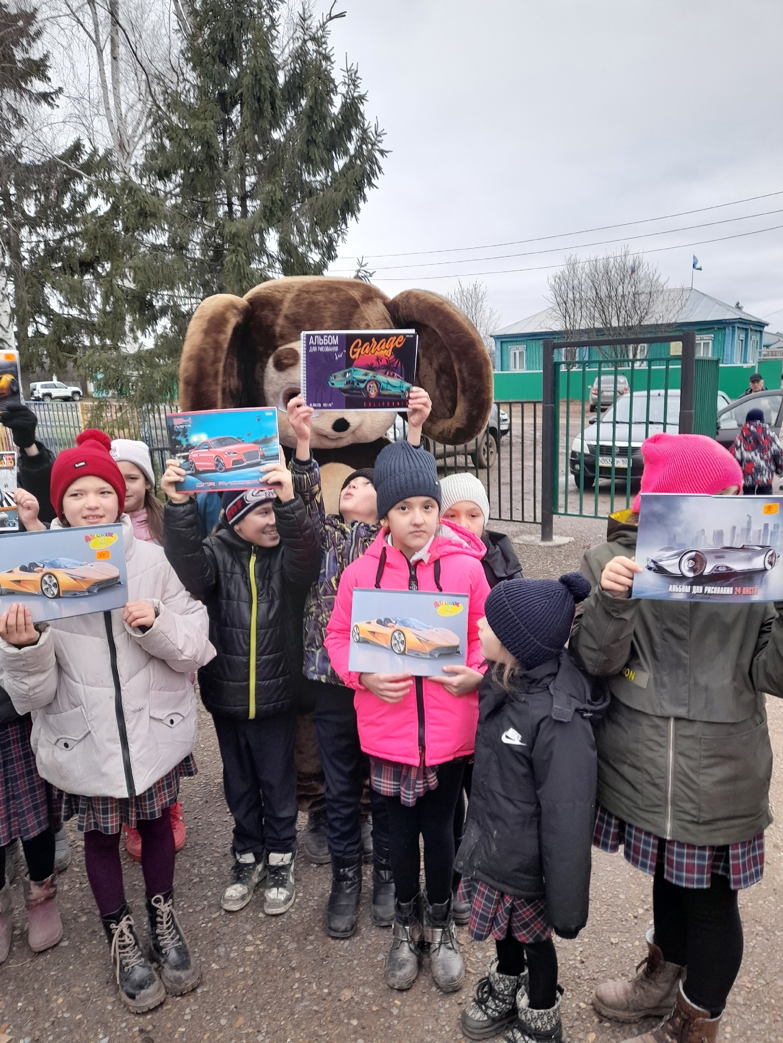 "Осенние мотивы": праздник тепла и творчества в Янгискаине