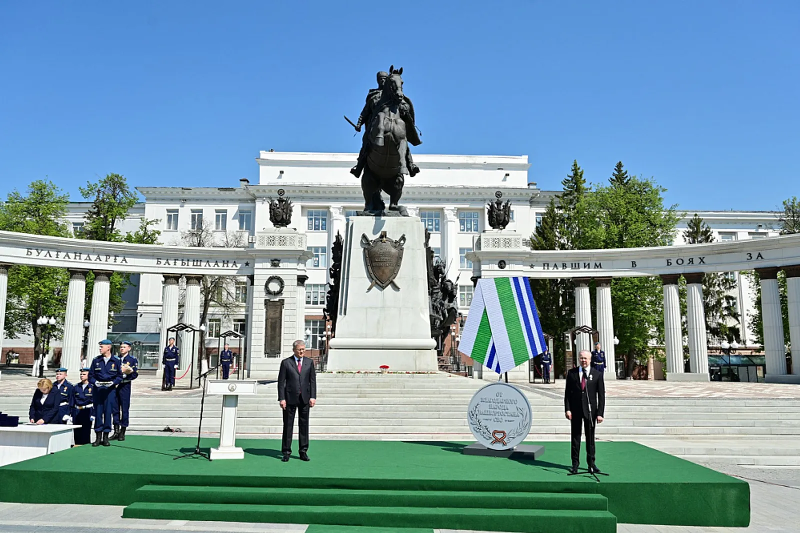 Р. Хабиров впервые вручил медали «От благодарного народа Башкортостана»