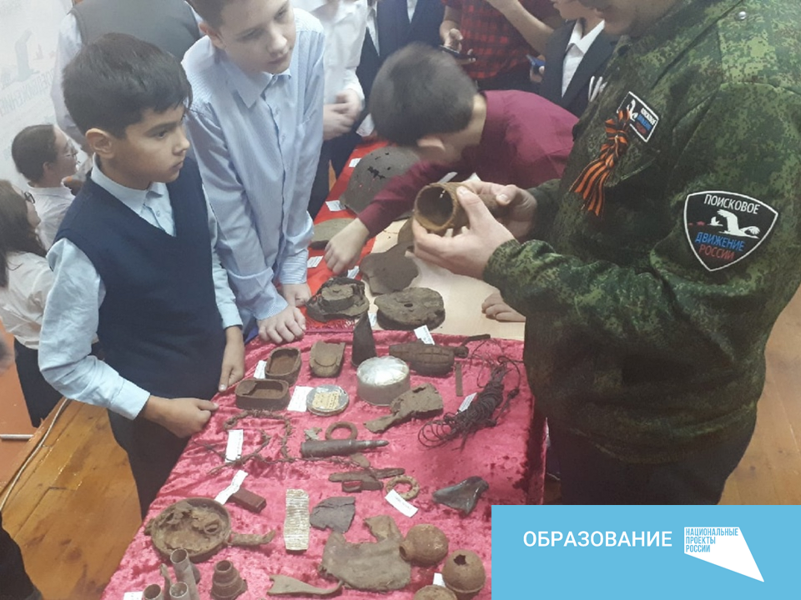 Школьники села Красноусольский побывали на выставке поискового отряда «Десант 37»