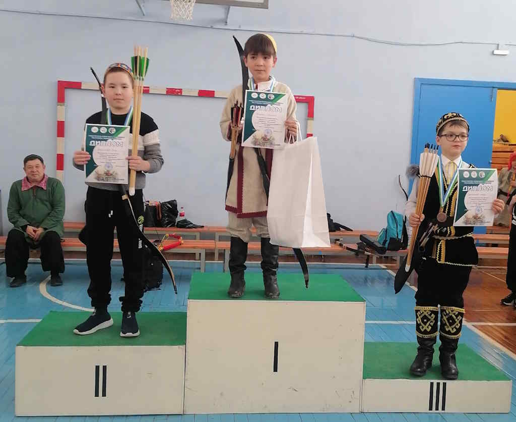 Два золота и две бронзы у лучников