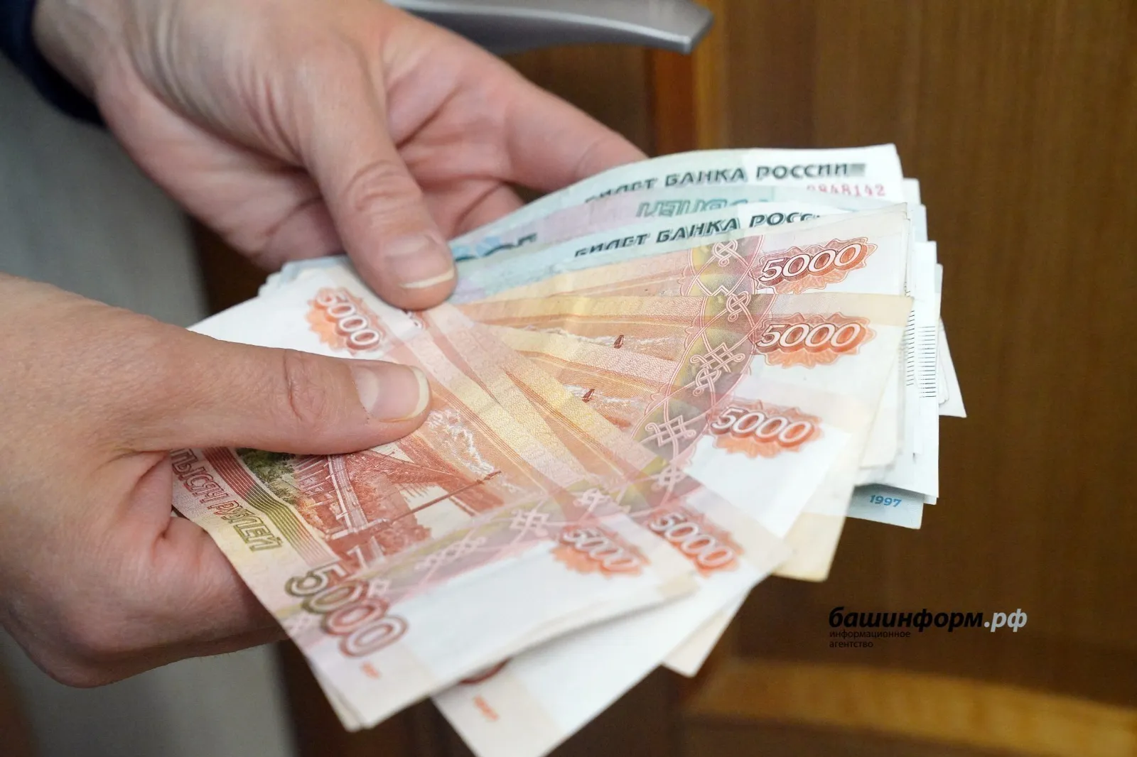 Мошенники убедили пенсионерку из Стерлитамака передать более 16 миллионов рублей