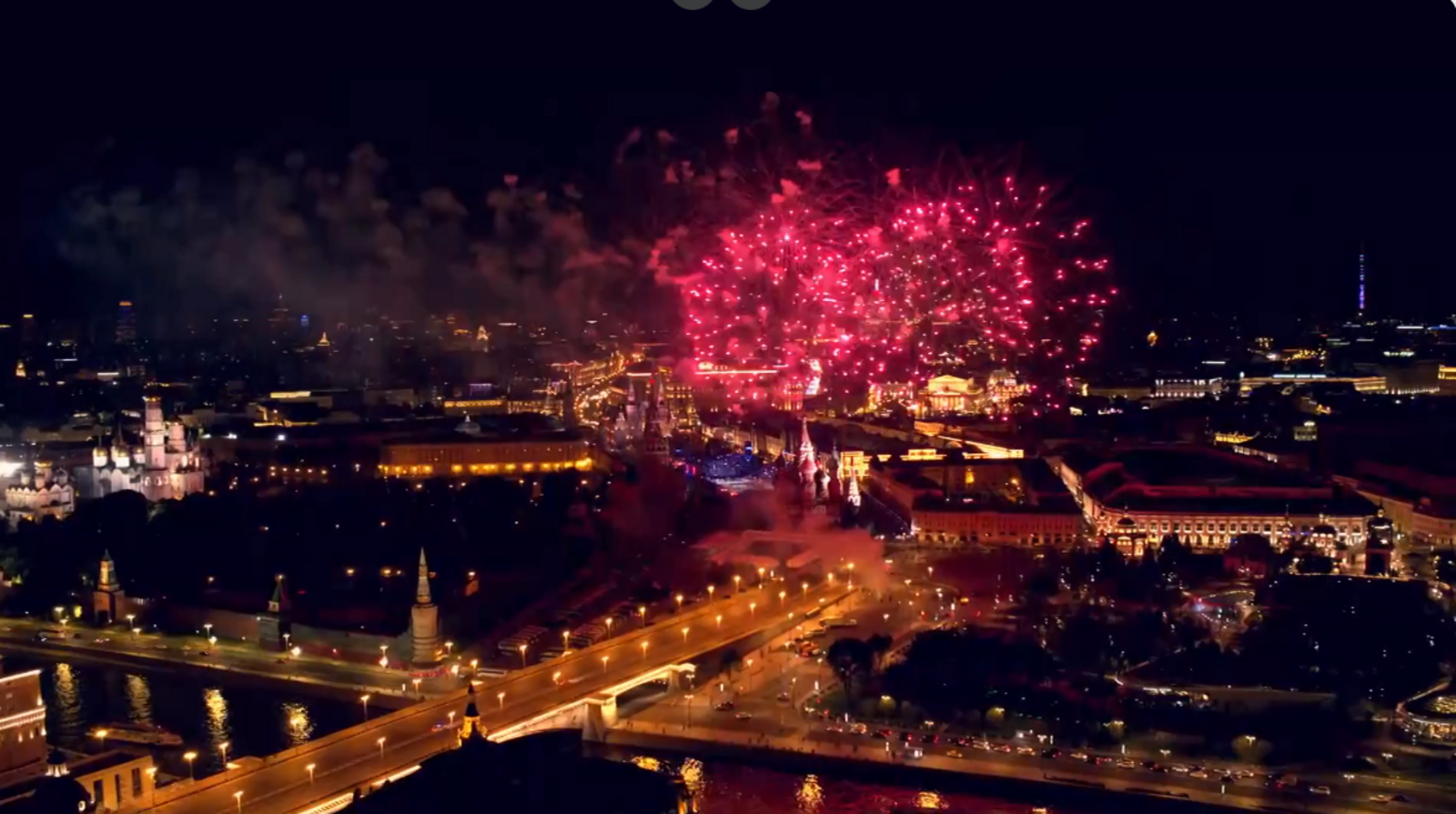 Владимир Путин разрешил проведение на Красной площади ежегодного фестиваля "Спасская башня"