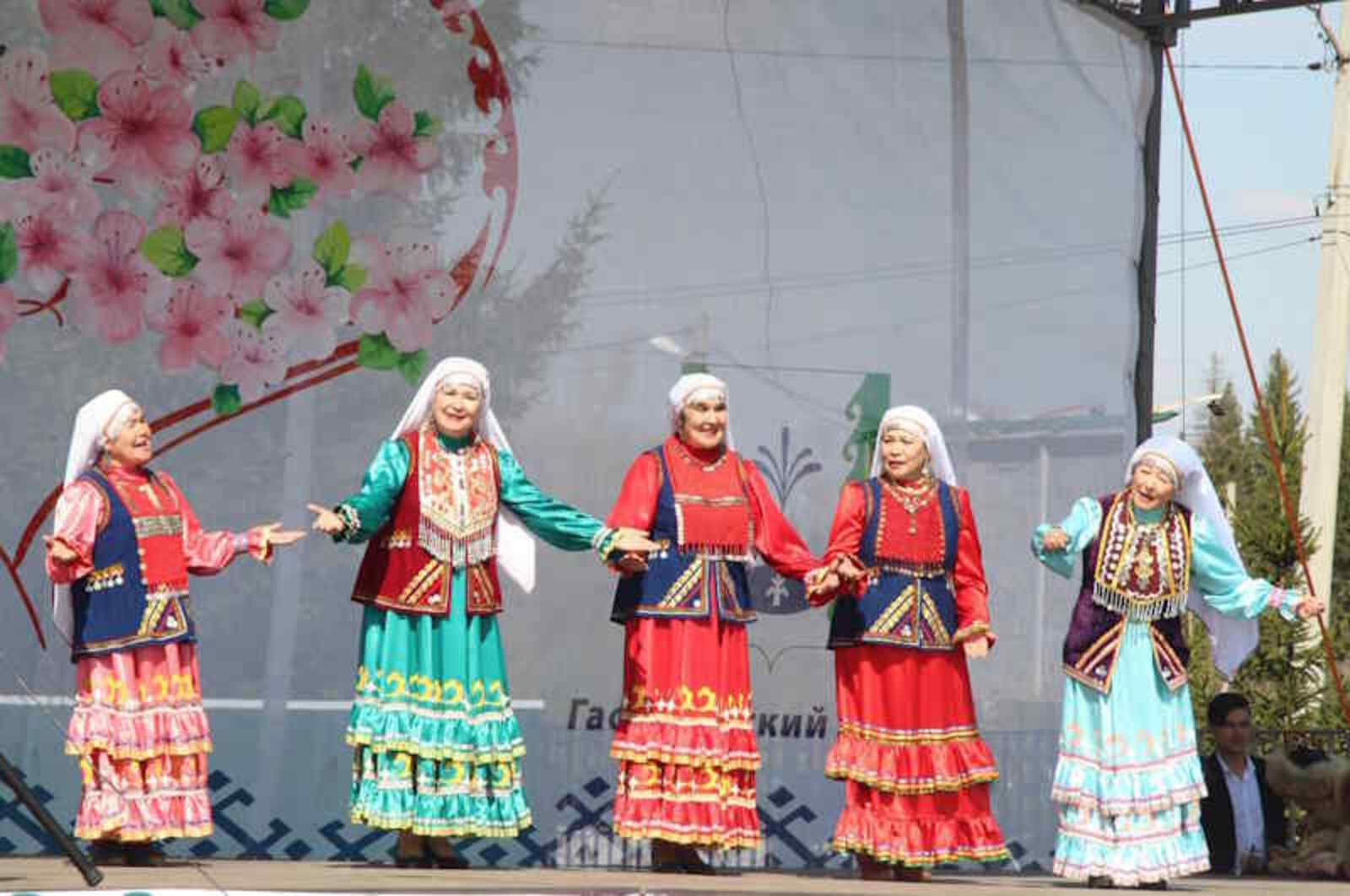 С Днём Весны и Труда!