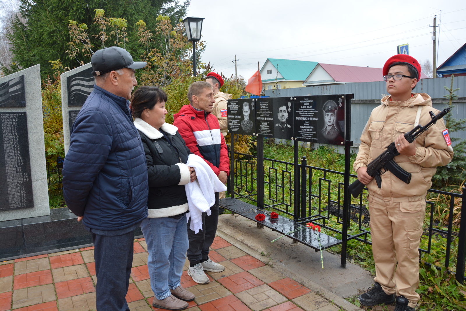 В селе Белое Озеро увековечили память погибшего в СВО Р. Новикова