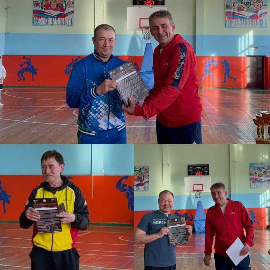 Упорная борьба шла за каждый мяч