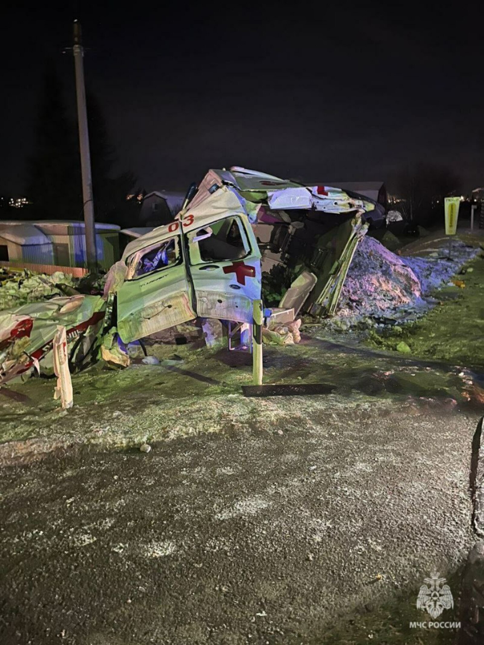 В Стерлитамаке локомотив сбил автомобиль скорой помощи: есть погибшая и пострадавшие