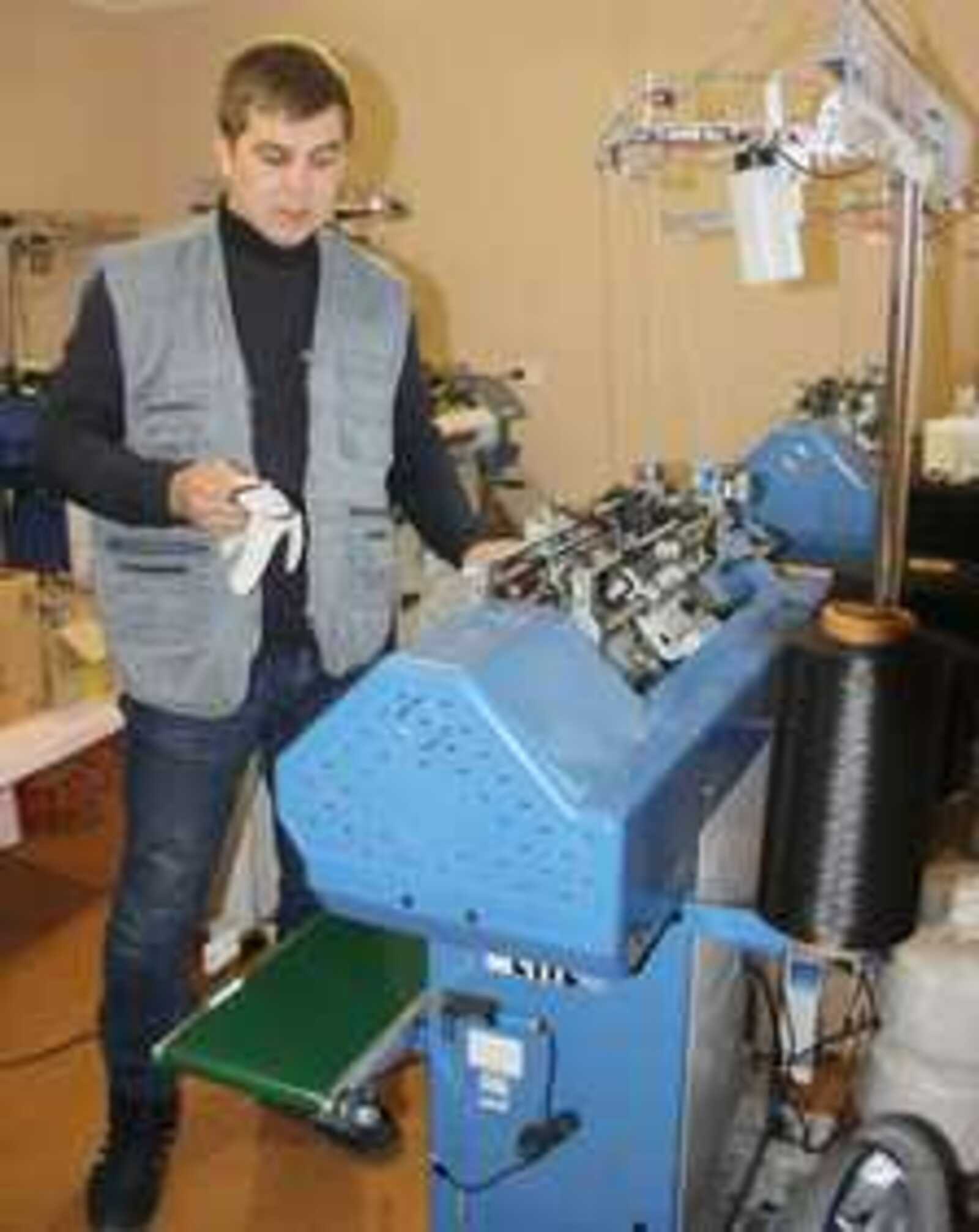 Предприниматель из Приютово начал производство рабочих перчаток
