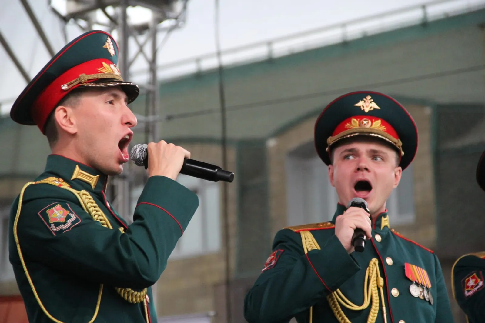 Художник Юрий Сивачев и Ансамбль песни и пляски ЦВО посетили Кумертау