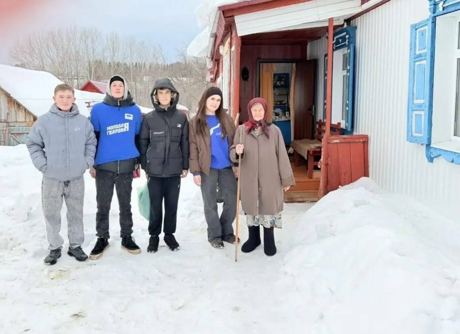 «Молодая Гвардия» помогает ветеранам
