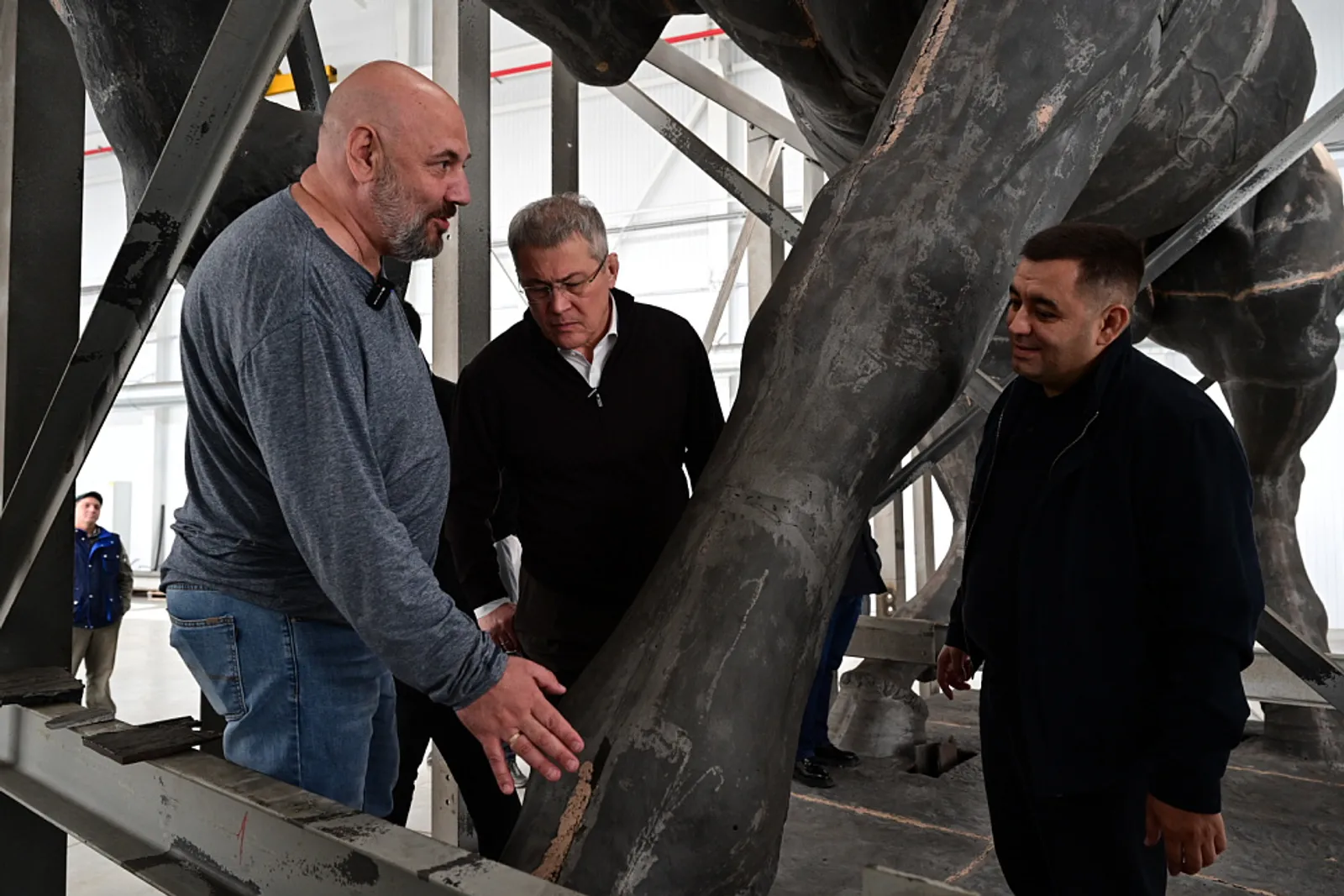 Радий Хабиров ознакомился с ходом реставрации памятника Салавату Юлаеву