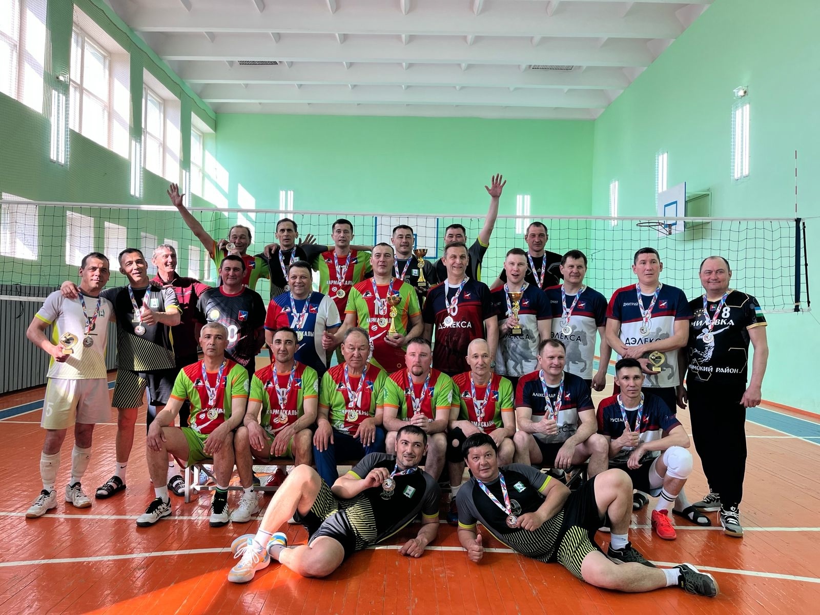 Волейболисты Гафурийского района – вторые и третьи в республиканском турнире!