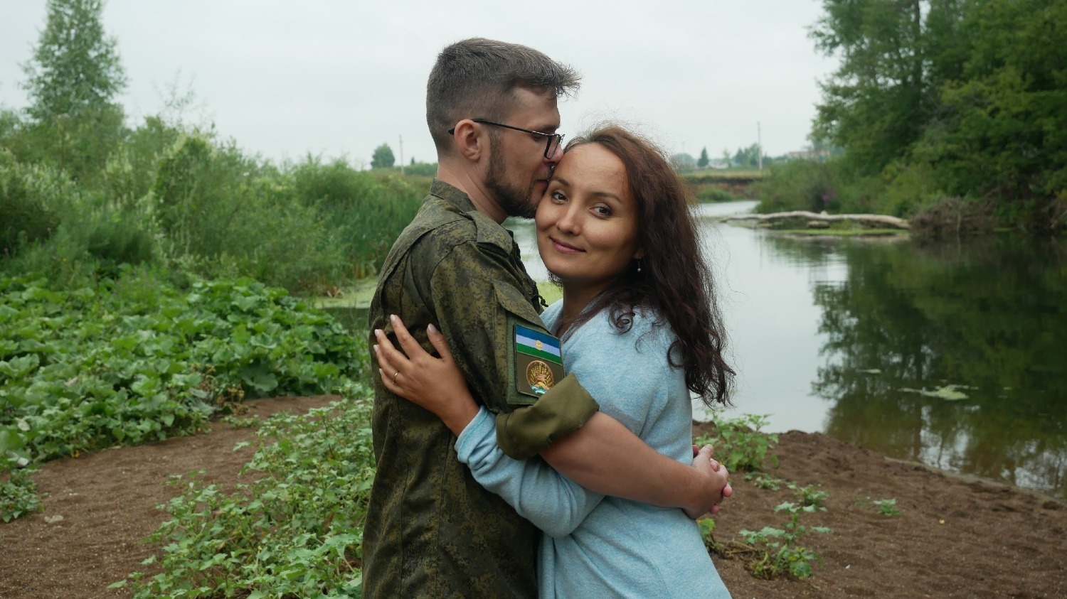 «Служу России творчеством»: жена бойца СВО из Башкирии пишет песни